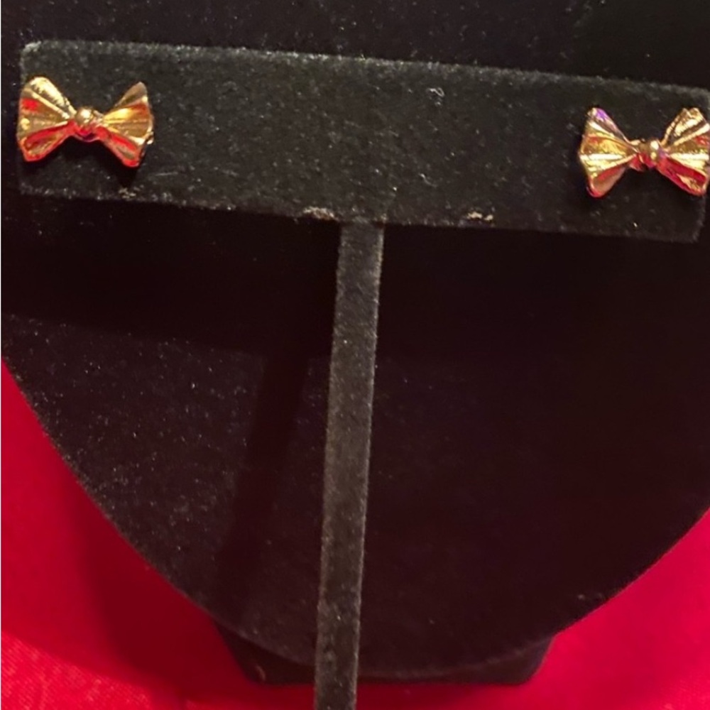 SET OF THREE PAIR OF EARRINGS. NEW